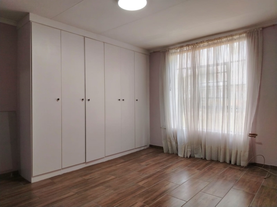 To Let 3 Bedroom Property for Rent in Helderkruin Gauteng