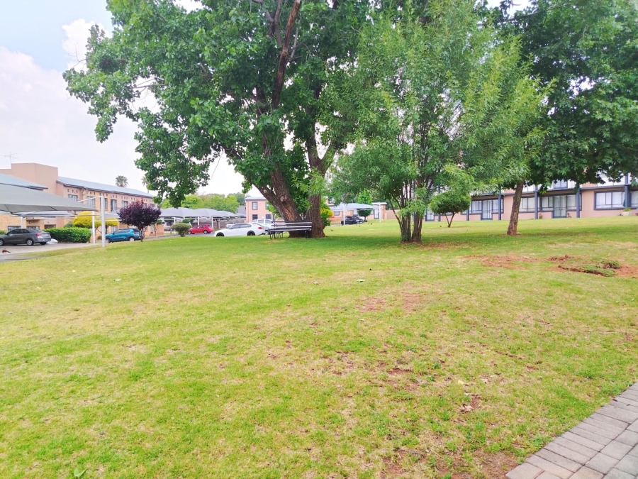 To Let 3 Bedroom Property for Rent in Helderkruin Gauteng