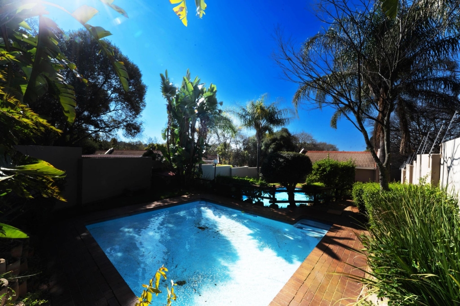 2 Bedroom Property for Sale in Sonneglans Gauteng