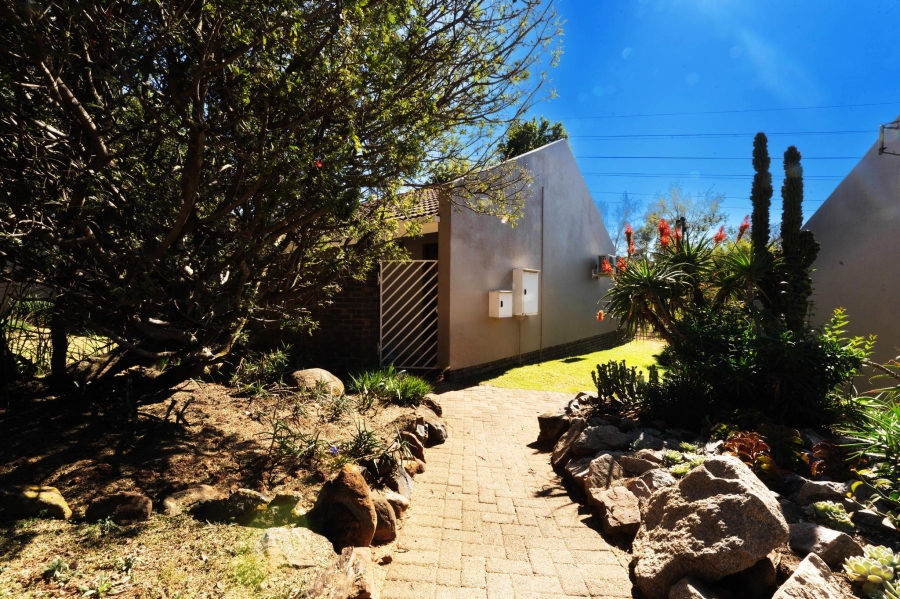 2 Bedroom Property for Sale in Sonneglans Gauteng