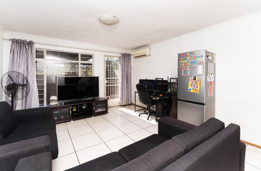 2 Bedroom Property for Sale in Sonneglans Gauteng