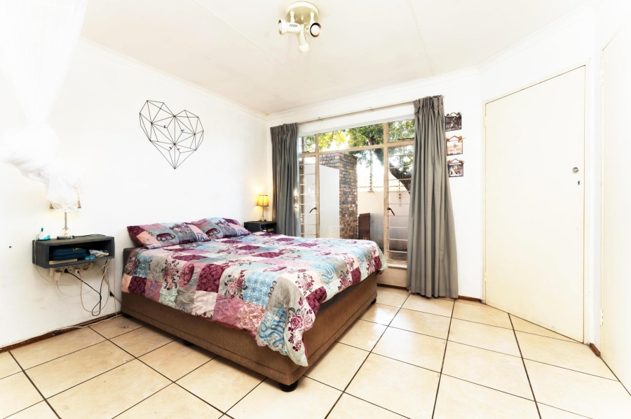 2 Bedroom Property for Sale in Sonneglans Gauteng
