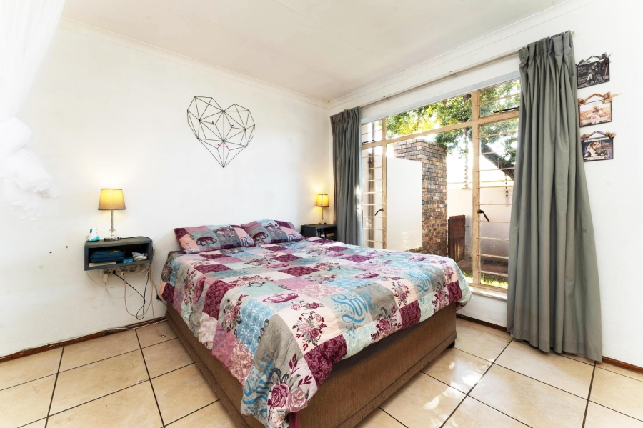 2 Bedroom Property for Sale in Sonneglans Gauteng