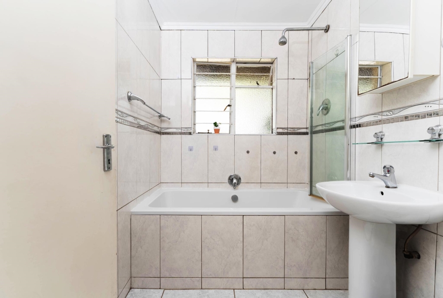 2 Bedroom Property for Sale in Sonneglans Gauteng