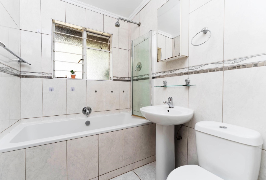 2 Bedroom Property for Sale in Sonneglans Gauteng