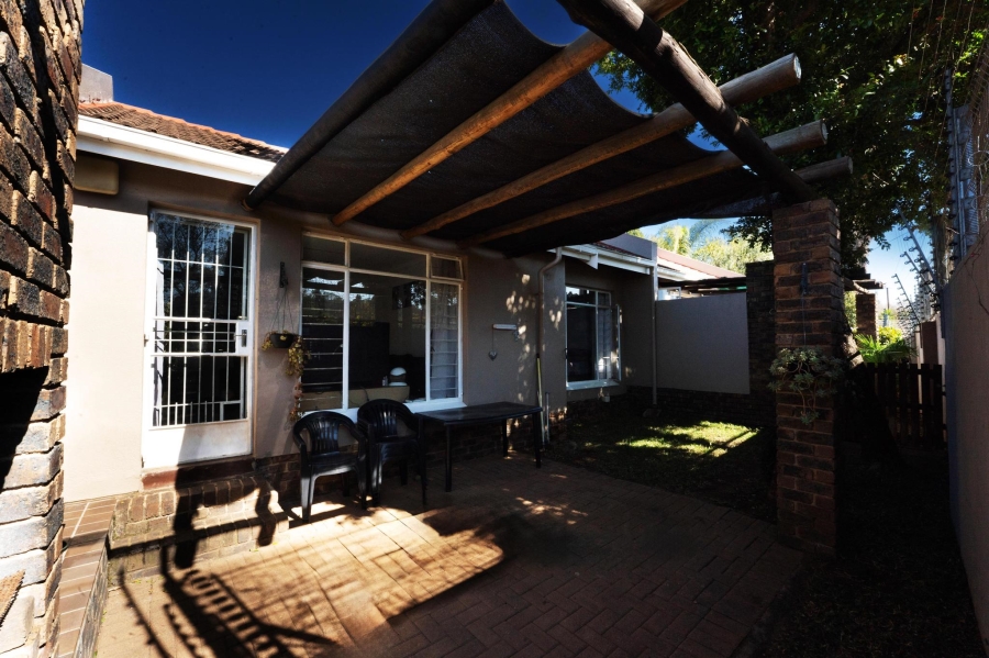 2 Bedroom Property for Sale in Sonneglans Gauteng