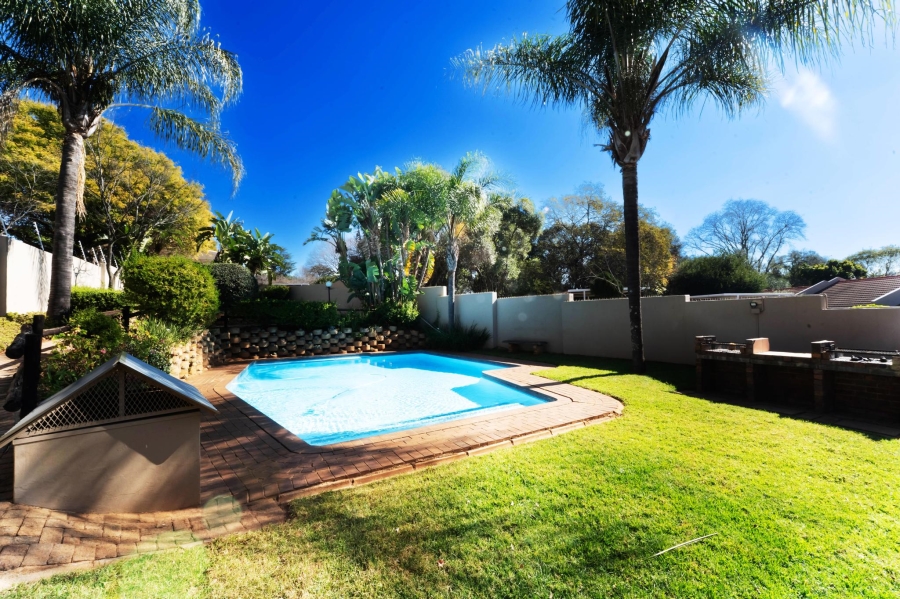 2 Bedroom Property for Sale in Sonneglans Gauteng