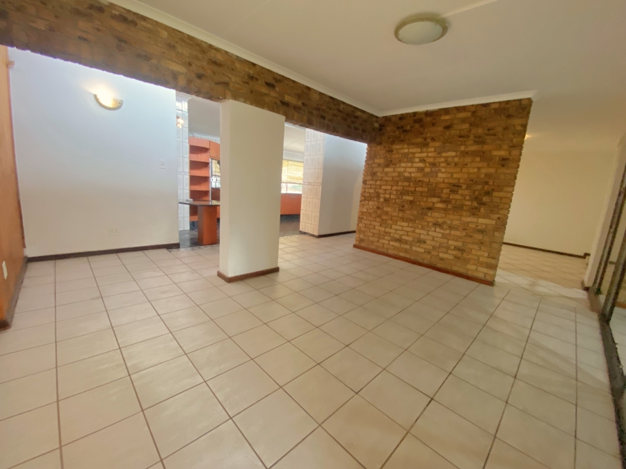 4 Bedroom Property for Sale in Wilro Park Gauteng