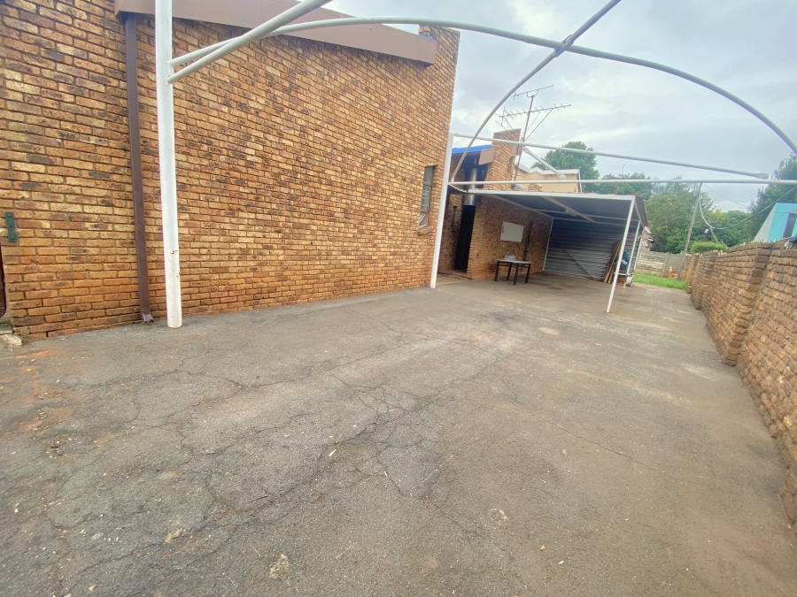 4 Bedroom Property for Sale in Wilro Park Gauteng