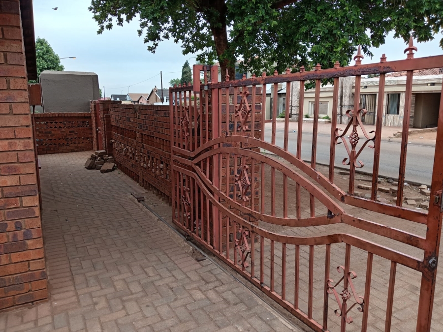 3 Bedroom Property for Sale in Protea Glen Gauteng