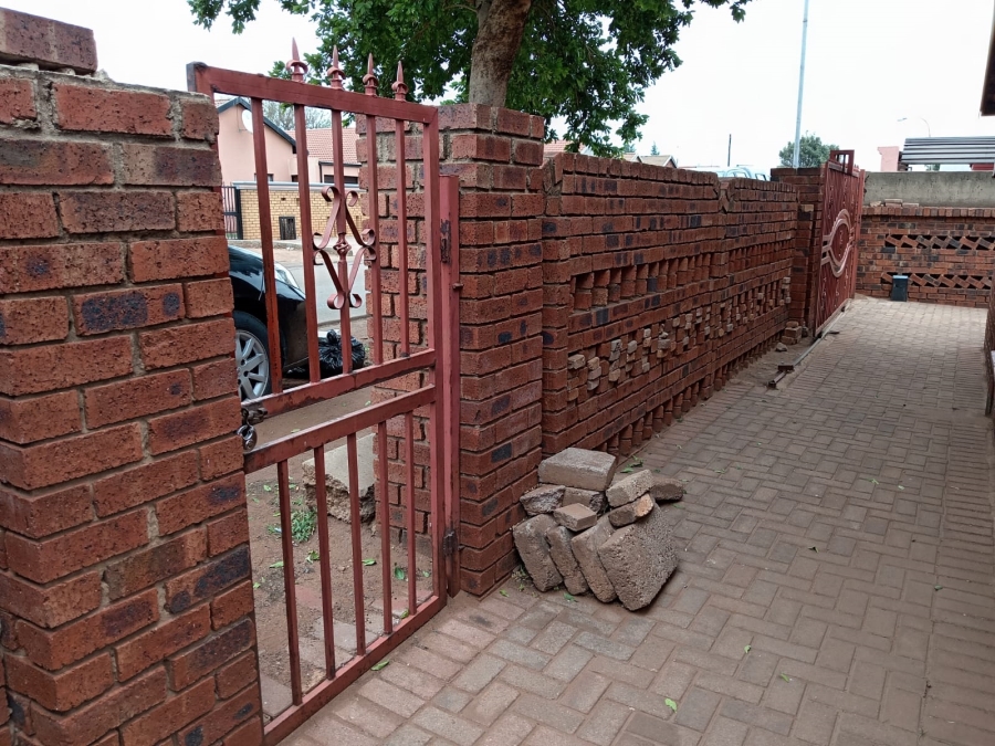 3 Bedroom Property for Sale in Protea Glen Gauteng
