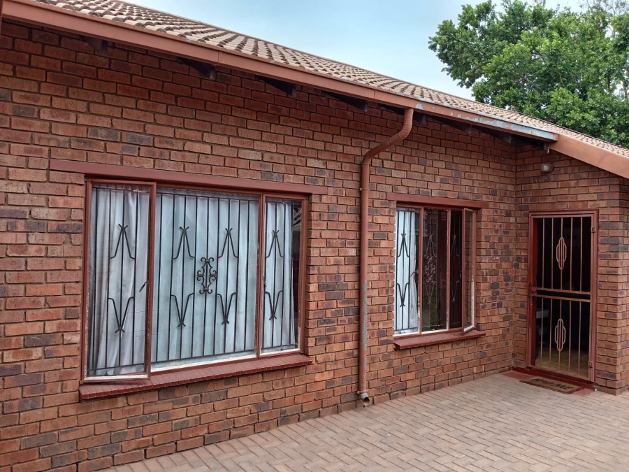 3 Bedroom Property for Sale in Protea Glen Gauteng