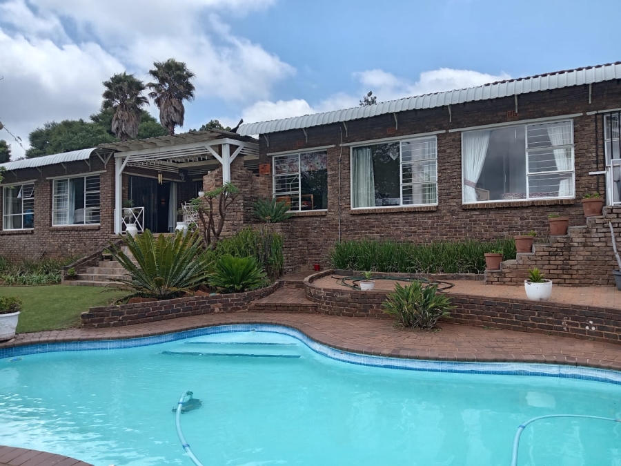 4 Bedroom Property for Sale in Rant En Dal Gauteng