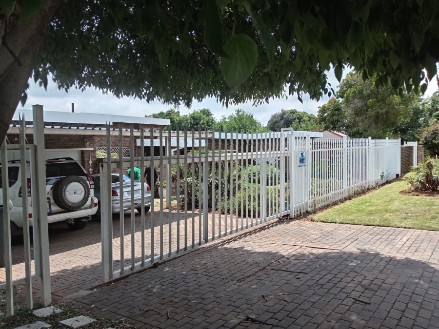 4 Bedroom Property for Sale in Rant En Dal Gauteng