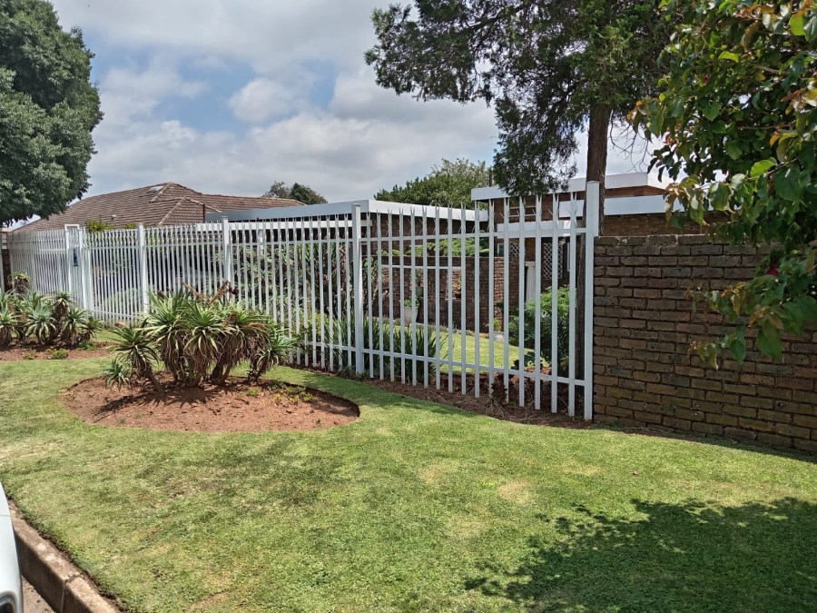 4 Bedroom Property for Sale in Rant En Dal Gauteng
