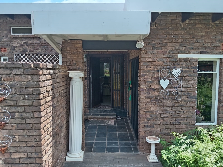 4 Bedroom Property for Sale in Rant En Dal Gauteng