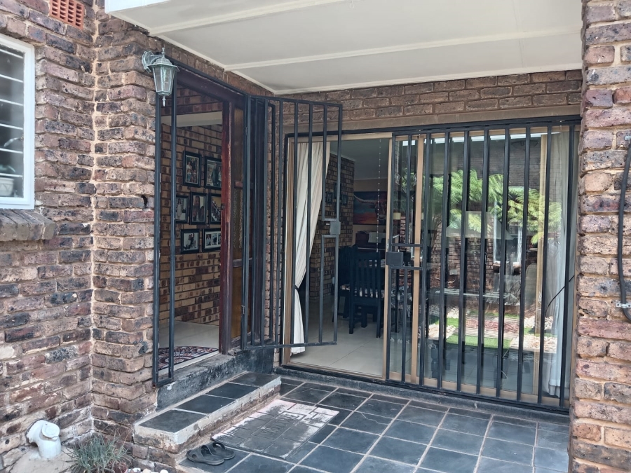 4 Bedroom Property for Sale in Rant En Dal Gauteng