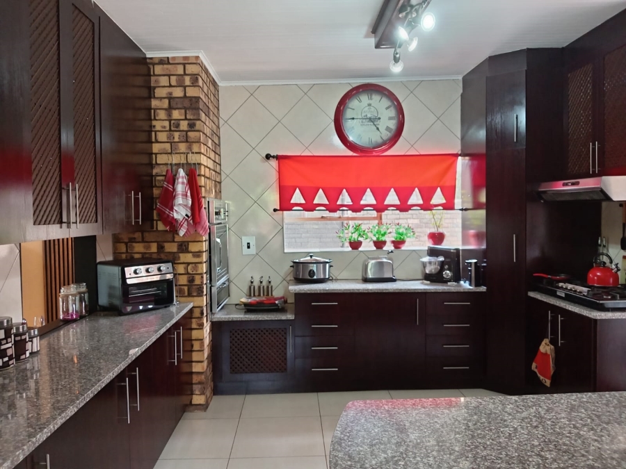 4 Bedroom Property for Sale in Rant En Dal Gauteng