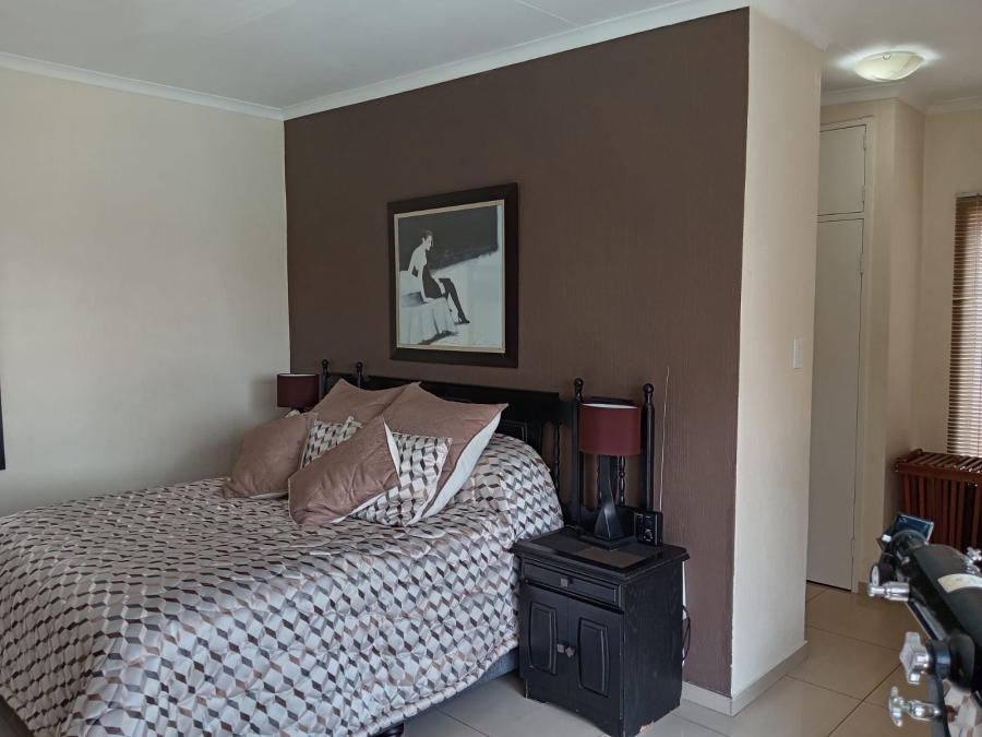 4 Bedroom Property for Sale in Rant En Dal Gauteng