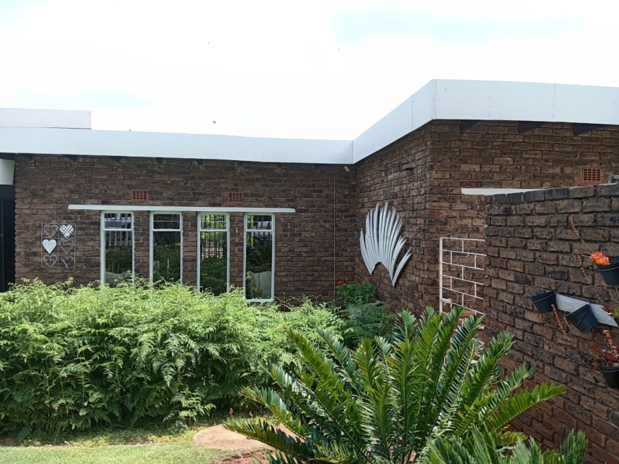 4 Bedroom Property for Sale in Rant En Dal Gauteng