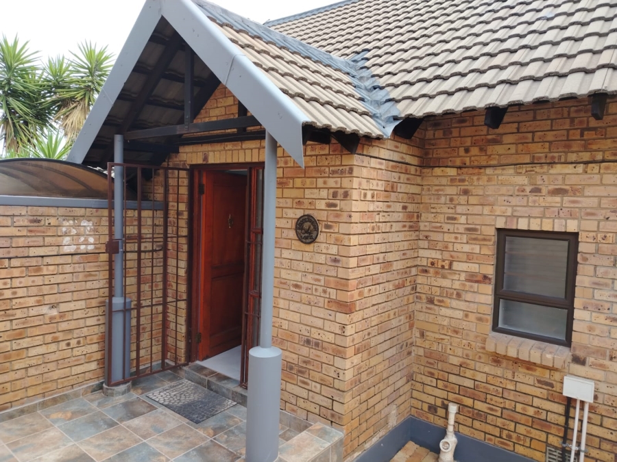 3 Bedroom Property for Sale in Noordheuwel Gauteng