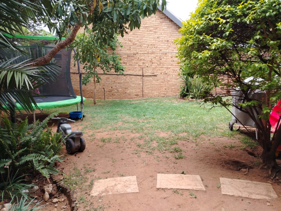 3 Bedroom Property for Sale in Noordheuwel Gauteng