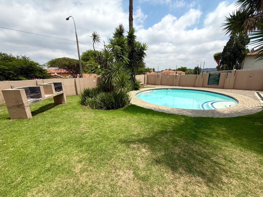 2 Bedroom Property for Sale in Radiokop Gauteng