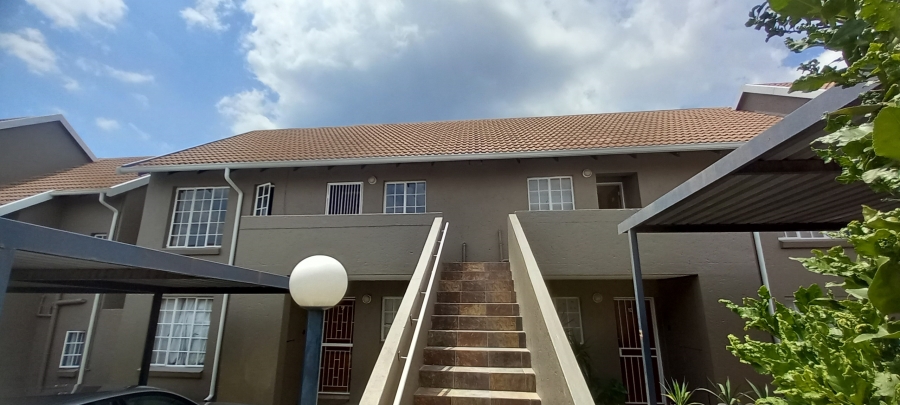 To Let 2 Bedroom Property for Rent in Radiokop Gauteng