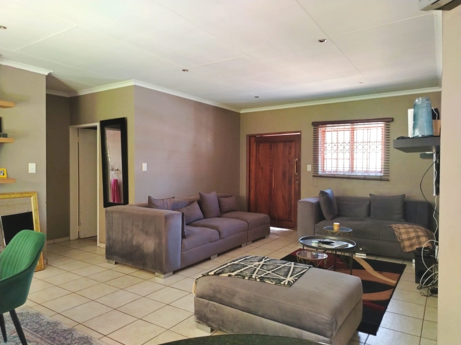 To Let 3 Bedroom Property for Rent in Willowbrook Gauteng