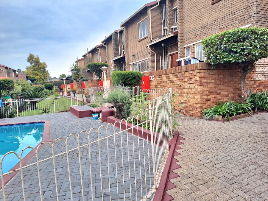 3 Bedroom Property for Sale in Florida Park Gauteng