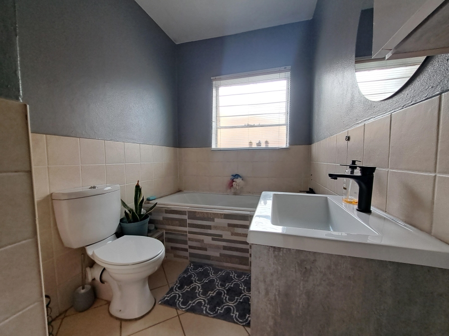 To Let 2 Bedroom Property for Rent in Honeydew Gauteng