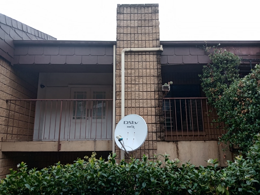 To Let 1 Bedroom Property for Rent in Windsor East Gauteng