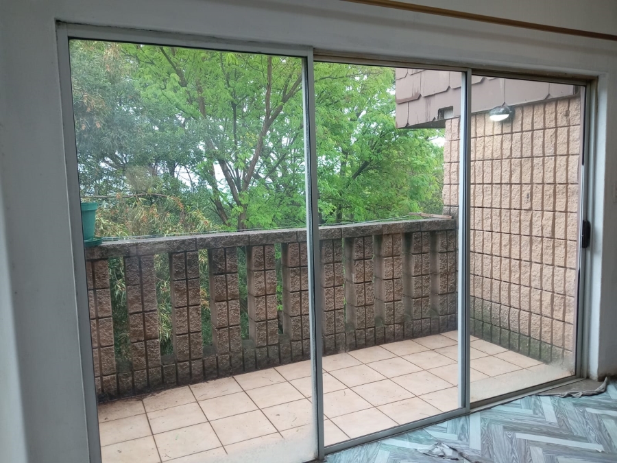 To Let 1 Bedroom Property for Rent in Windsor East Gauteng