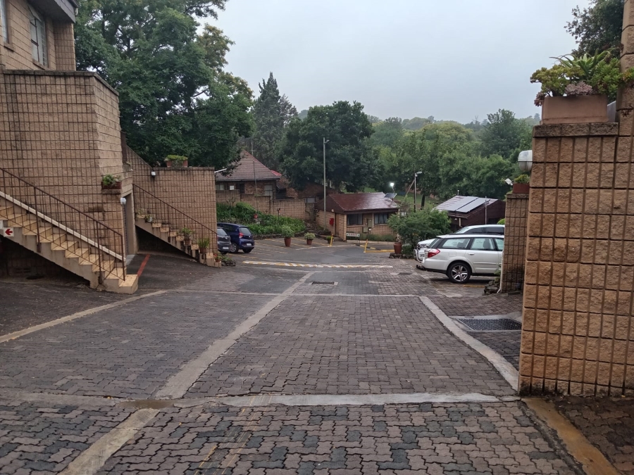 To Let 1 Bedroom Property for Rent in Windsor East Gauteng