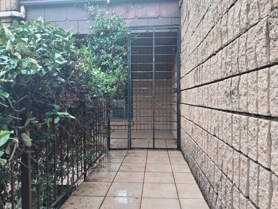 To Let 1 Bedroom Property for Rent in Windsor East Gauteng