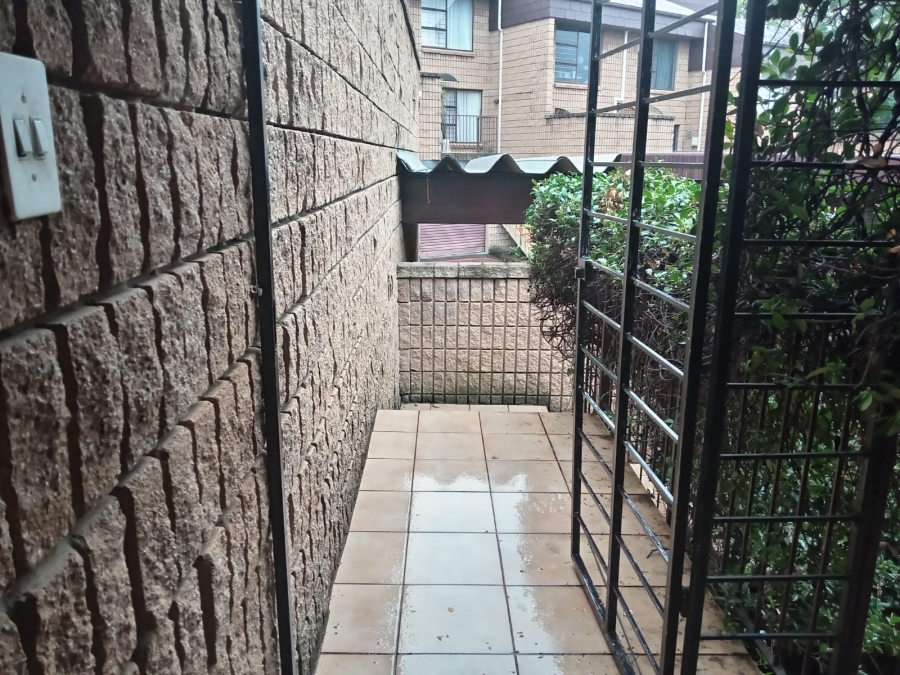 To Let 1 Bedroom Property for Rent in Windsor East Gauteng