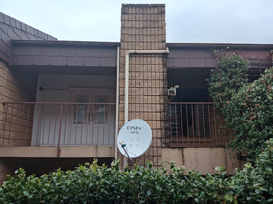 To Let 1 Bedroom Property for Rent in Windsor East Gauteng