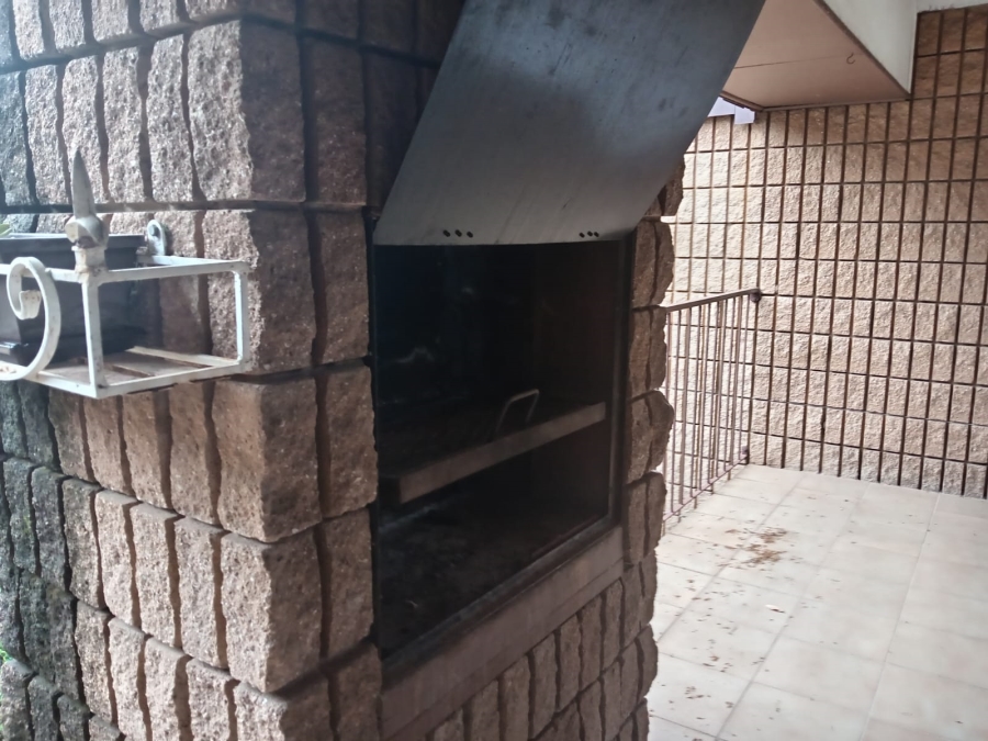 To Let 1 Bedroom Property for Rent in Windsor East Gauteng