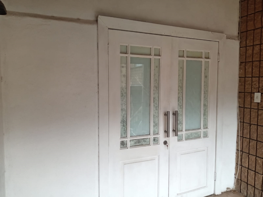 To Let 1 Bedroom Property for Rent in Windsor East Gauteng