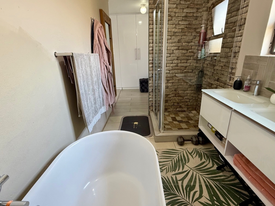 3 Bedroom Property for Sale in Wildtuinpark Gauteng