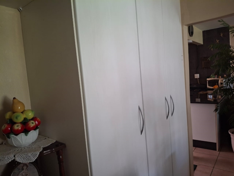 2 Bedroom Property for Sale in Greenhills Gauteng