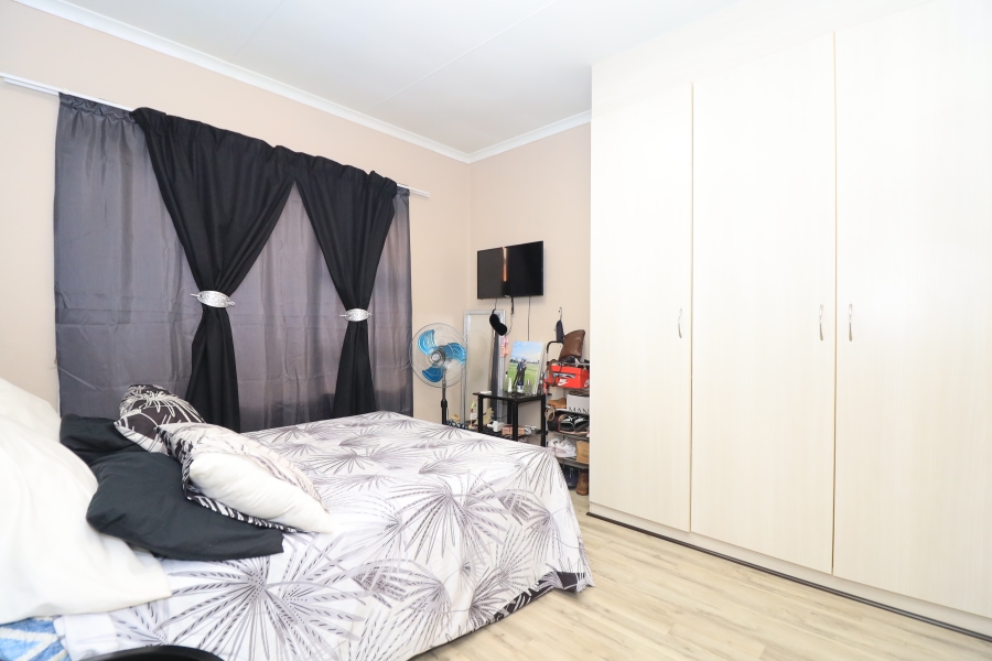 2 Bedroom Property for Sale in Honeydew Gauteng