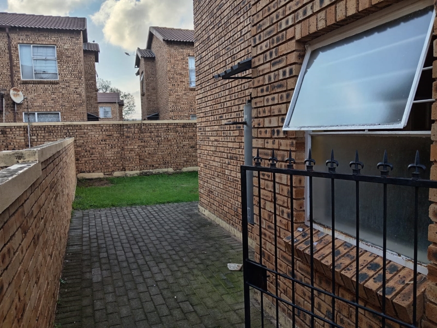2 Bedroom Property for Sale in Honeydew Gauteng