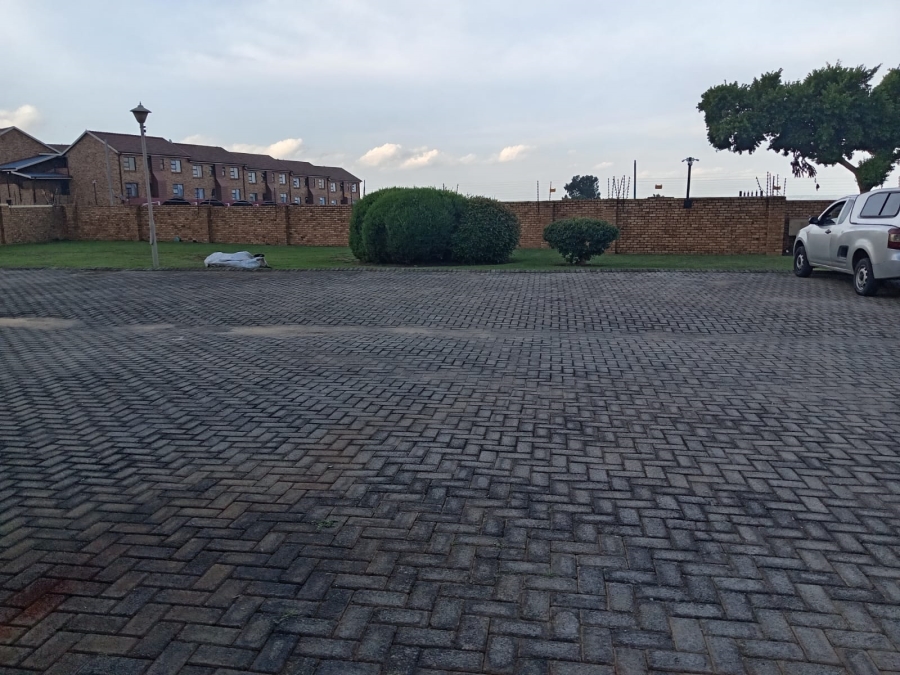2 Bedroom Property for Sale in Honeydew Gauteng