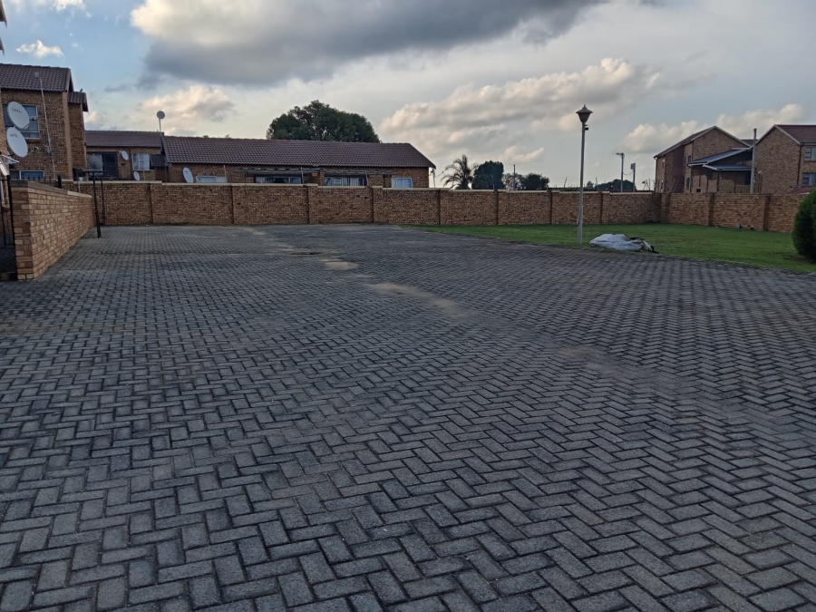2 Bedroom Property for Sale in Honeydew Gauteng