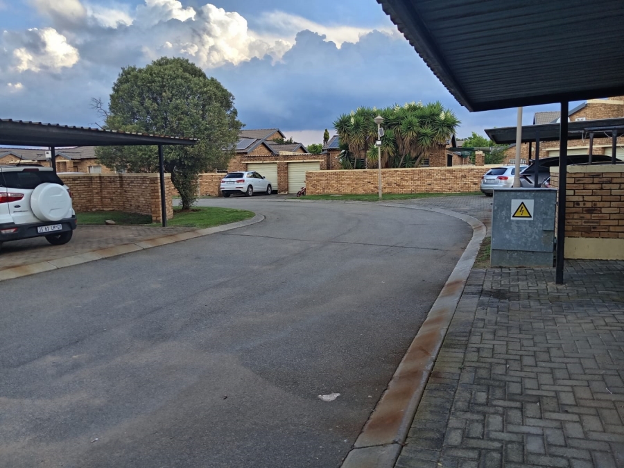 2 Bedroom Property for Sale in Honeydew Gauteng