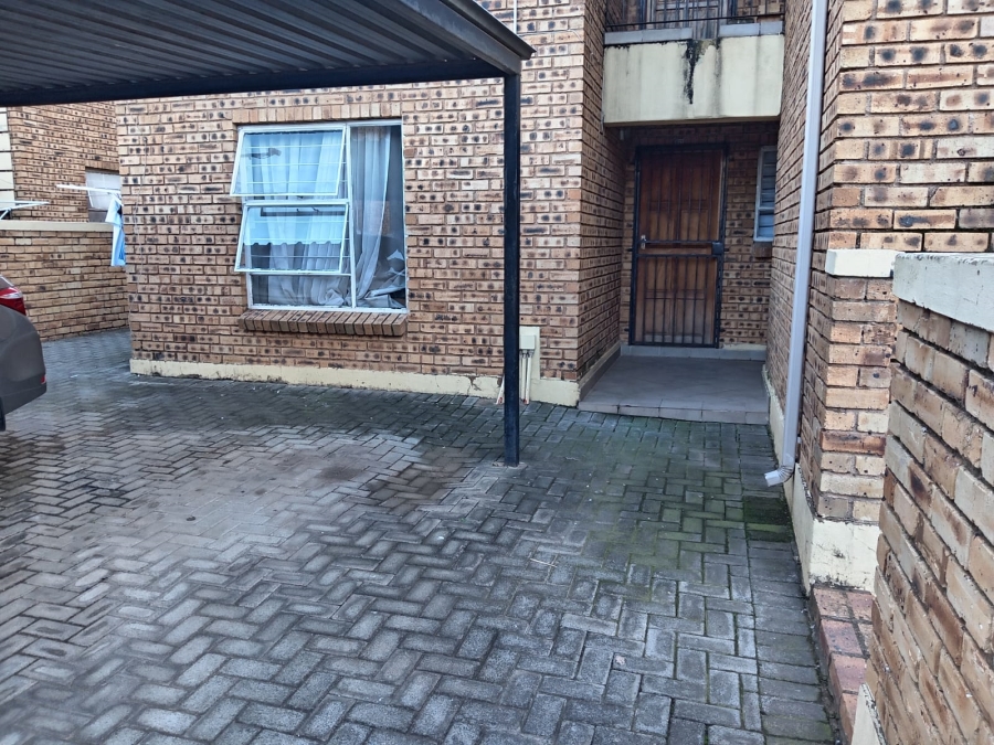 2 Bedroom Property for Sale in Honeydew Gauteng