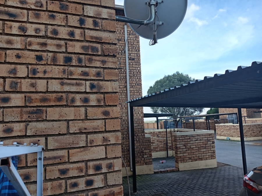 2 Bedroom Property for Sale in Honeydew Gauteng