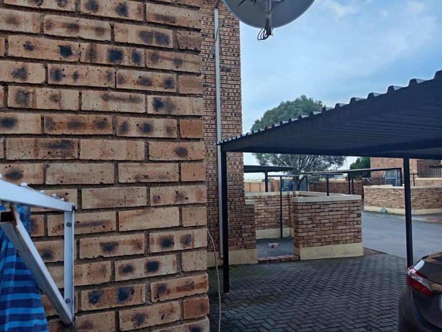 2 Bedroom Property for Sale in Honeydew Gauteng