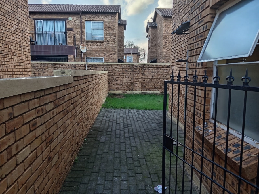 2 Bedroom Property for Sale in Honeydew Gauteng